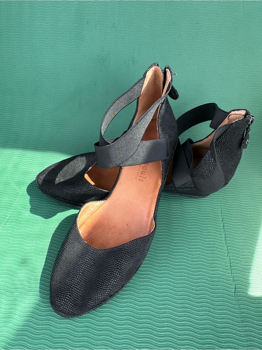 gentle souls Kenneth Cole Black Pointed D'Orsay Flats with Crisscross Straps 10